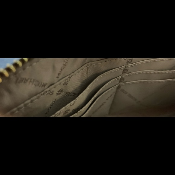 Nwnt MK wristlet. Compartments for your credit cards. Fits most phones. - Picture 2 of 7